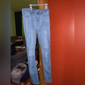Size 3L jeans. Hollister.